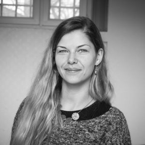 Mélodie - créatrice de Mam'zelle Cartonne Mélodie, 28 ans, créatrice de l'entreprise "Mam'zelle Cartonne"